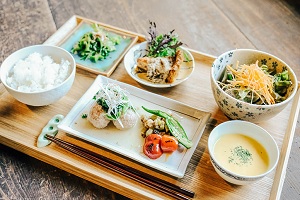ランチメニュー　ご飯とおかずのランチセット　satokitchen　滋賀県高島市