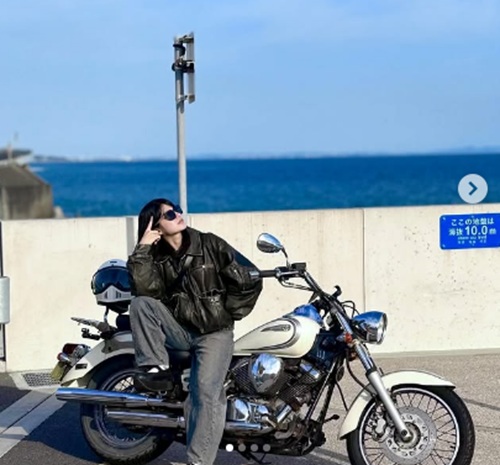 クールな刑事役とのギャップ！実は「本格派のバイク女子」