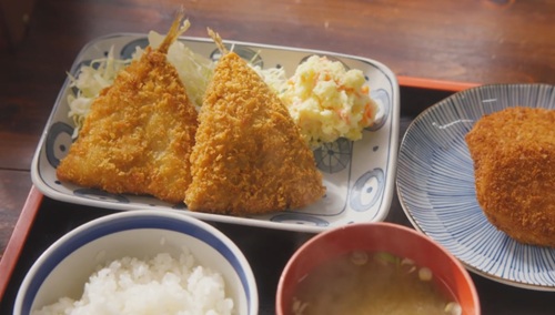 アジフライ定食が名物の登山家に人気のお店　はらしま食堂　東京都奥多摩