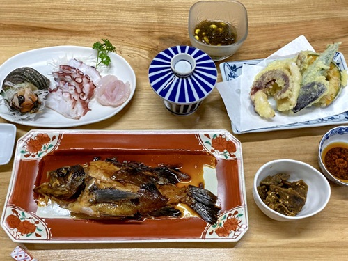 【人生の楽園】山口・平郡島「民宿　夕凪」食堂と宿