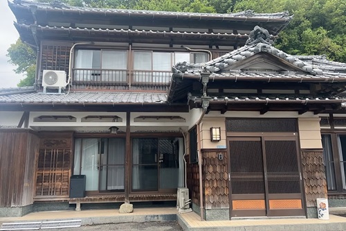【人生の楽園】釣りパラダイス港町のアットホームな民宿「みなと館　華」の料金や予約方法