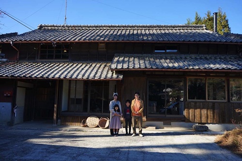 【人生の楽園】長崎・波佐見町「oniwa（おにわ）」天空の棚田で営む古民家宿 予約方法や料金・アクセス