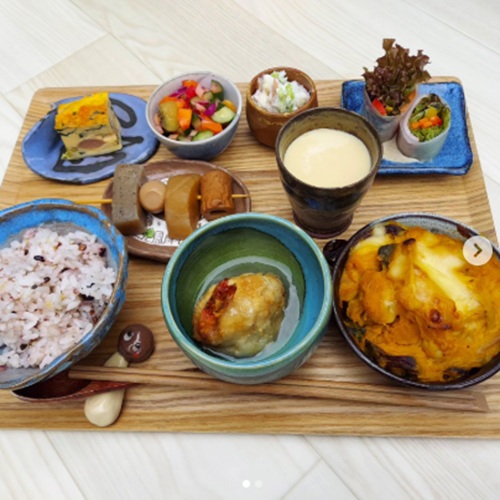 人生の楽園｜Lunch & Cafeよしだの場所はどこ？手作りの器と野菜ランチが人気の夫婦カフェ